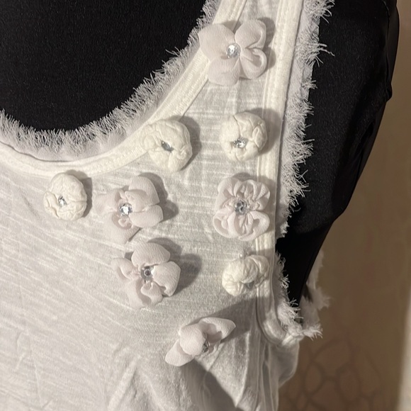 White women’s top from Twentyone size M with flowers - Picture 2 of 7